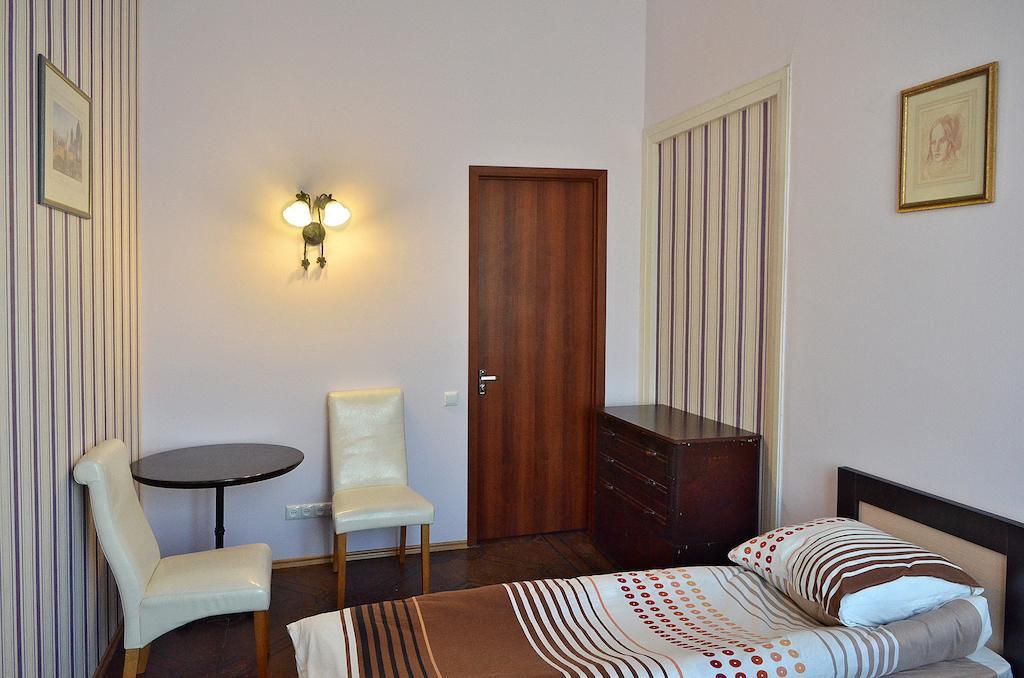 Griboedov Hostel & Suites Tbilisi Buitenkant foto