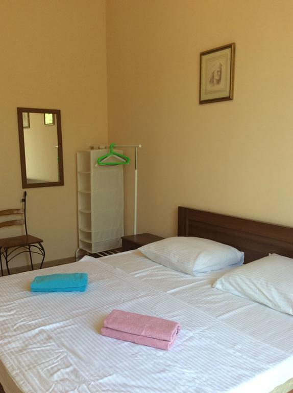 Griboedov Hostel & Suites Tbilisi Buitenkant foto