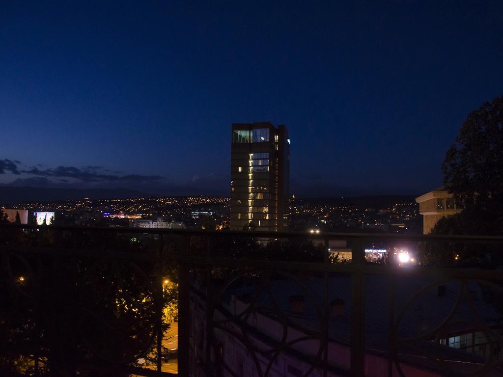 Griboedov Hostel & Suites Tbilisi Buitenkant foto