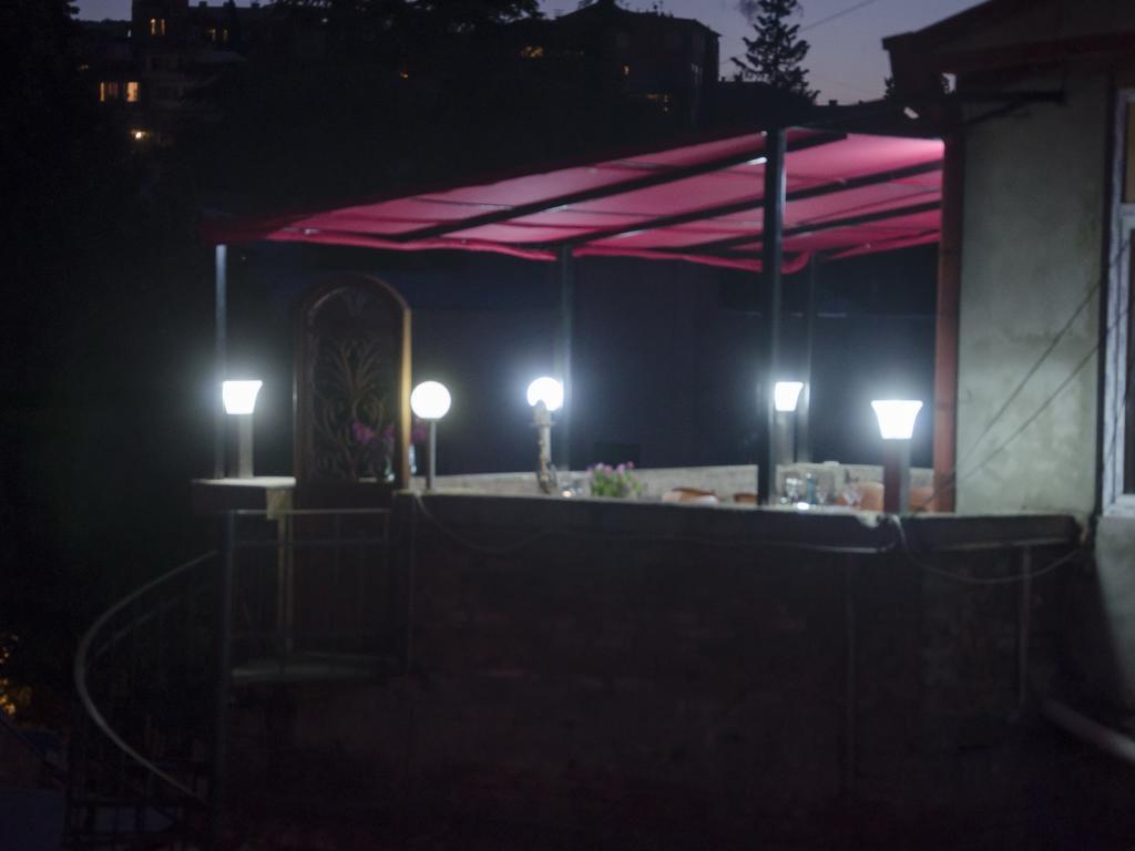 Griboedov Hostel & Suites Tbilisi Buitenkant foto