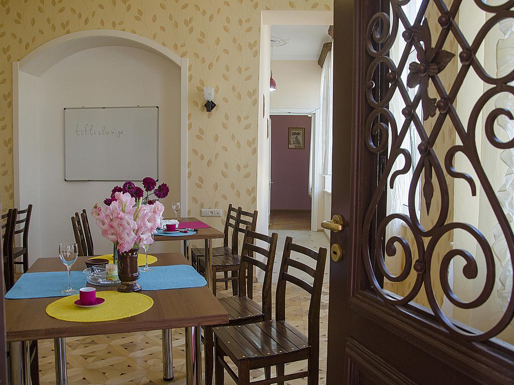 Griboedov Hostel & Suites Tbilisi Buitenkant foto