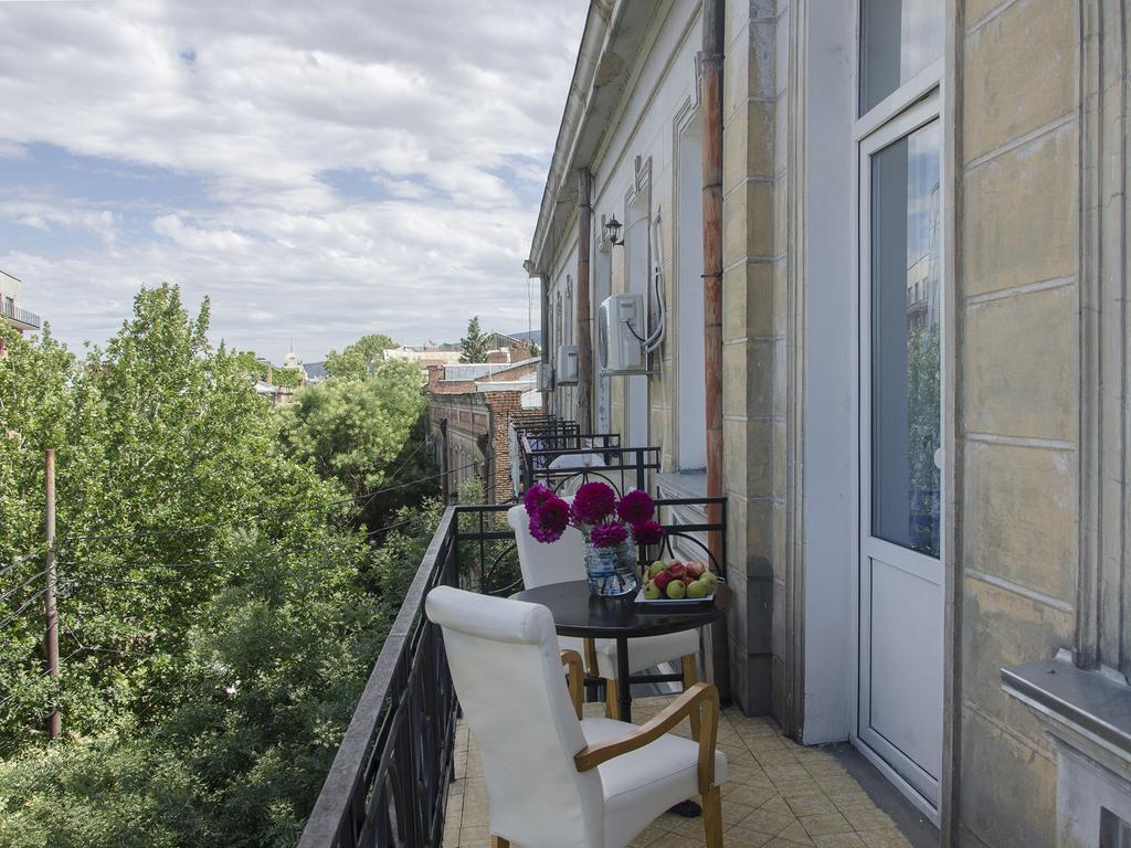 Griboedov Hostel & Suites Tbilisi Buitenkant foto