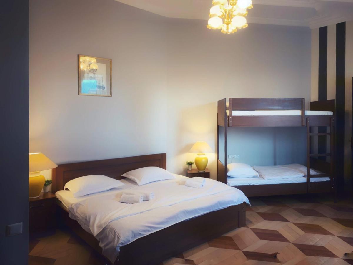 Griboedov Hostel & Suites Tbilisi Buitenkant foto