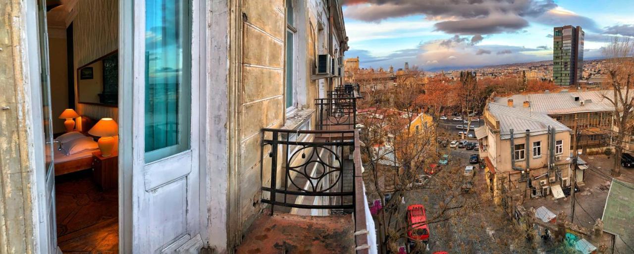 Griboedov Hostel & Suites Tbilisi Buitenkant foto