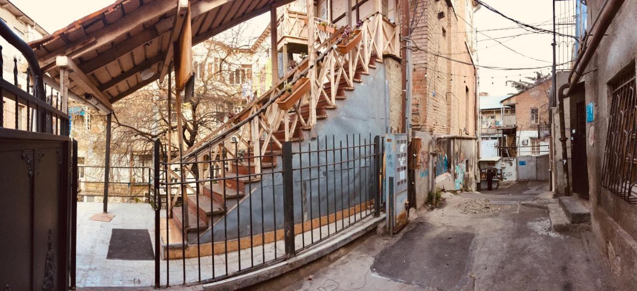 Griboedov Hostel & Suites Tbilisi Buitenkant foto